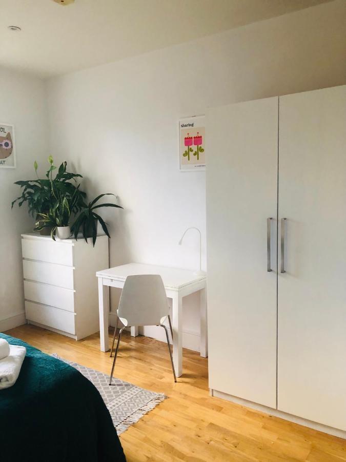 20 Min To Central London- 2 Bedrooms Apartment Екстериор снимка
